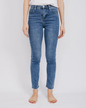 Load image into Gallery viewer, Little lies -Franklin Jeans
